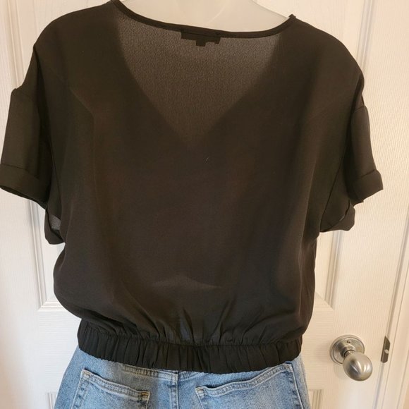 Beautiful Cropped Blouse V Neck Short Sleeve Size M - Picture 7 of 12
